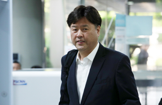 김용 전 민주연구원 부원장이 지난 11일 오전 서울 서초구 서울중앙지방법원에서 불법 대선자금 수수 관련 1심 속행공판에 출석하고 있다. 연합뉴스